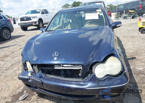 2002 Mercedes-Benz C 320 из США, поврежденный, VIN WDBRF64J22F216541